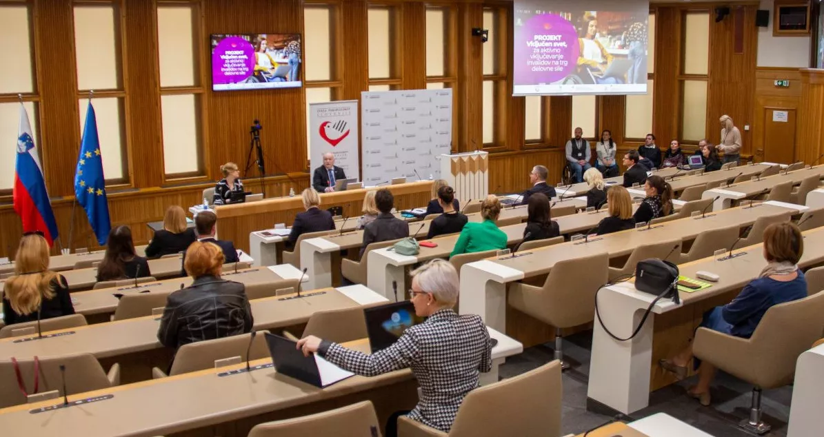 Vključen svet: projekt za aktivno vključevanje invalidov na trg delovne sile tudi uradno zaživel 