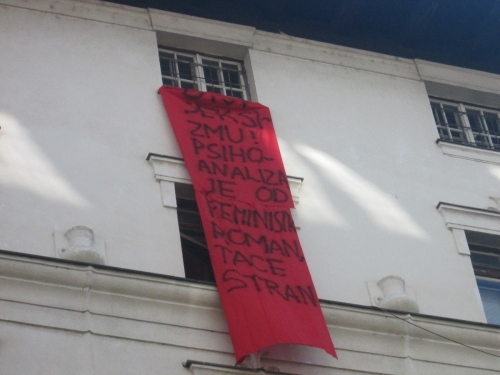 
				STOP SEKSIZMU! PSIHOANALIZA JE OD FEMINISTK. ROMAN TACE STRAN!			