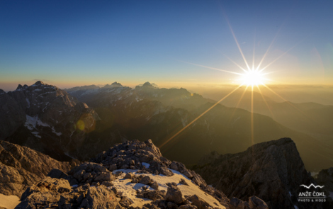 Sonce odhaja za grebene