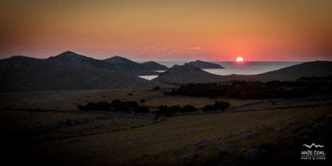 Sončni zahod z vrha Velikega Kornata