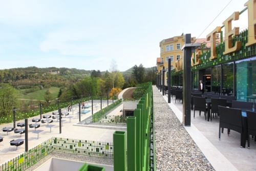   Vse to kar vidite na slikah, so prodali za 8 milijonov eurov. vir: http://www.rimske-terme.si/