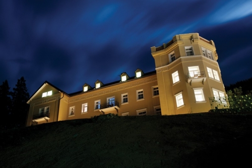   Vse to kar vidite na slikah, so prodali za 8 milijonov eurov. vir: http://www.rimske-terme.si/