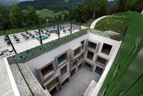   Vse to kar vidite na slikah, so prodali za 8 milijonov eurov. vir: http://www.rimske-terme.si/