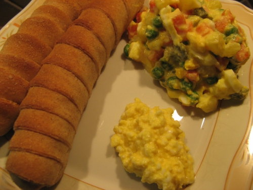 
				Na pikniku jih lahko postrežemo s francosko solato in jajčnim hrenom			