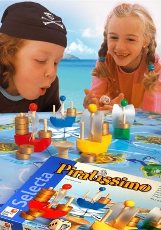 Lesene hi&scaron;ice SELECTA, namizne igre SELECTA