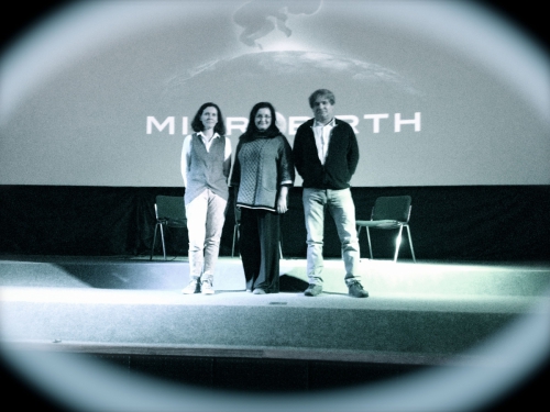 
				V pogovoru po prvem javnem predvajanju dokumentarnega filma z naslovom Mikrorojstvo v Mariboru sta sodelovala dr. Maja Rupnik in dr. Robert Miglar. <br>
<br>
Fotografija: Jasna Gumze			