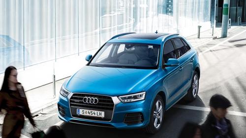   Novi Audi Q3 že pri nas<br>
Style paket s prihrankom do 5.570 EUR<br>
<br>
Za več informacij se obrnite na prodajnega svetovalca:<br>
<br>
Darja 041 623 262; darja.mikunovic@berus.si<br>
<br>
Franci 031 652 997; franci.ostir@berus.si<br>
<br>
Style paket: ksenon, paket luči, zunanja ogledala ogrevana, radio MMI tere audi music interface, bluetooth, sredinski naslon za roke spredaj, komfortna avtomatska naprava, senzor za zunanjo svetlobo/dež, voznikov informacijski sistem, parkirni sistem plus (spredaj in zadaj), tempomat, večfunkcijski usnjen volan 4 kraki design, navigacijski paket s paketom connectivity, ogrevanje sedežev spredaj, 17-palčna aluminijasta plati&scaron;ča 10-kraki design 7Jx17