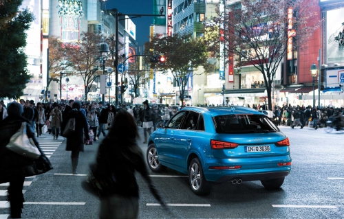   Novi Audi Q3 že pri nas<br>
Style paket s prihrankom do 5.570 EUR<br>
<br>
Za več informacij se obrnite na prodajnega svetovalca:<br>
<br>
Darja 041 623 262; darja.mikunovic@berus.si<br>
<br>
Franci 031 652 997; franci.ostir@berus.si<br>
<br>
Style paket: ksenon, paket luči, zunanja ogledala ogrevana, radio MMI tere audi music interface, bluetooth, sredinski naslon za roke spredaj, komfortna avtomatska naprava, senzor za zunanjo svetlobo/dež, voznikov informacijski sistem, parkirni sistem plus (spredaj in zadaj), tempomat, večfunkcijski usnjen volan 4 kraki design, navigacijski paket s paketom connectivity, ogrevanje sedežev spredaj, 17-palčna aluminijasta plati&scaron;ča 10-kraki design 7Jx17