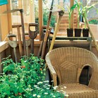 Večkratna uporaba: naslanjač &ndash; in rastlinjak že postane prostor za sedenje, za&scaron;čiten pred vremenom.