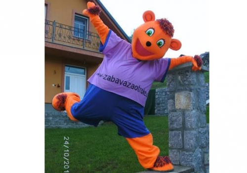 Oranžni Medo v centru Celja