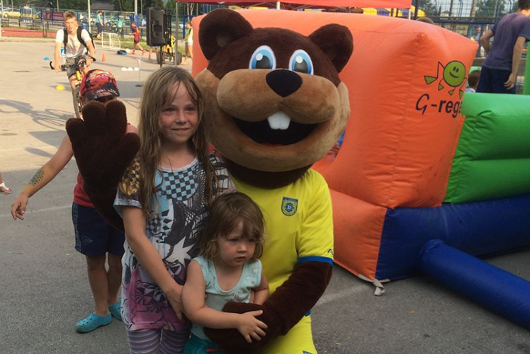 
				Nova maskota ‪#&lrm;NKDomzale‬ je bober Domži, ki že zabava udeležence navija&scaron;kega parka! Pridite tudi vi! ‪#&lrm;skupajdovrha‬ ‪#&lrm;domzi‬			