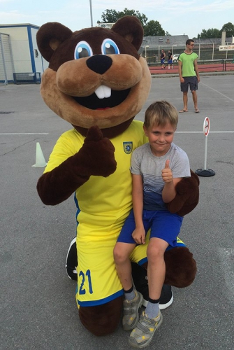 
				Nova maskota ‪#&lrm;NKDomzale‬ je bober Domži, ki že zabava udeležence navija&scaron;kega parka! Pridite tudi vi! ‪#&lrm;skupajdovrha‬ ‪#&lrm;domzi‬			