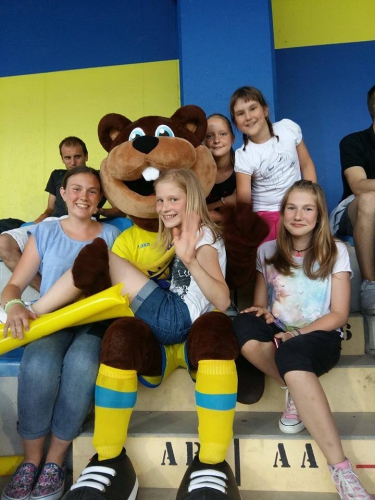 
				Nova maskota ‪#&lrm;NKDomzale‬ je bober Domži, ki že zabava udeležence navija&scaron;kega parka! Pridite tudi vi! ‪#&lrm;skupajdovrha‬ ‪#&lrm;domzi‬			