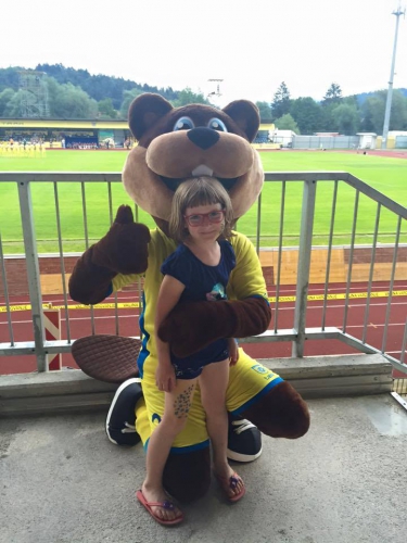 
				Nova maskota ‪#&lrm;NKDomzale‬ je bober Domži, ki že zabava udeležence navija&scaron;kega parka! Pridite tudi vi! ‪#&lrm;skupajdovrha‬ ‪#&lrm;domzi‬			