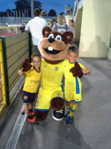 
				Nova maskota ‪#&lrm;NKDomzale‬ je bober Domži, ki že zabava udeležence navija&scaron;kega parka! Pridite tudi vi! ‪#&lrm;skupajdovrha‬ ‪#&lrm;domzi‬			