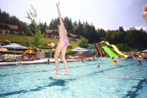 
				TERME SNOVIK<br>
Snovik 7<br>
1219 Laze v Tuhinju<br>
E: info@terme-snovik.si <br>
080 81 23<br>
Recepcija (7:00 - 22:00) 			