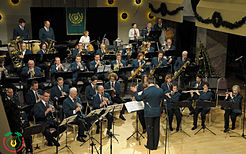 Slika Pihalnega orkestra Bežigrad na božično-novoletnem koncertu v Festivalni dvorani v Ljubljani 2014.
