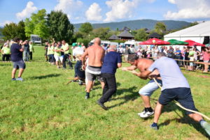 kmečke igre - vlečenje vrvi