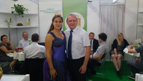 Zidanšek_Sara Stadler vinska kraljica_AGRA24 08 2016