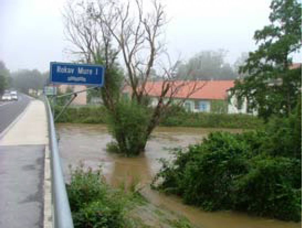 				Fotografija 13: Mura v Radencih / 22.8.2005, ob 13 uri			