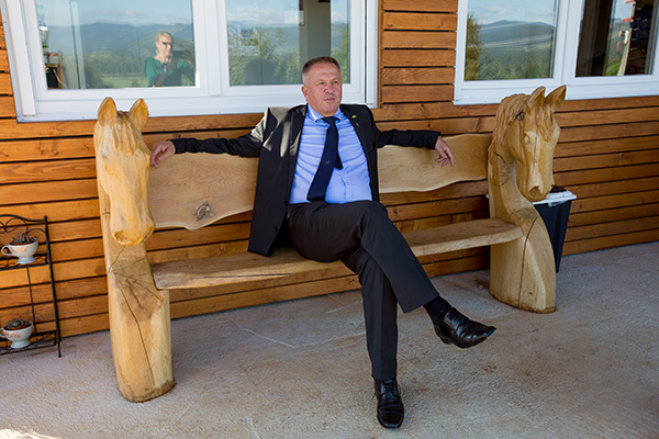 Minister Zdravko Počival&scaron;ek vede v slogu 