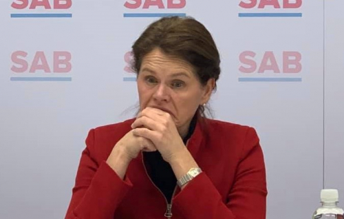 Narobe svet! Alenka bratušek bi bila rada poslanka, pa čeprav se ni uvrstila v parlament! - e-Maribor