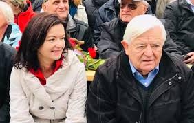 Kak&scaron;na zau&scaron;nica! Ste videli, kaj je Tanji Fajon naredil Milan Kučan? Kaže,  da ne bo evropska poslanka - skandal24.si