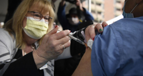 ZASKRBLJOJOČE: ZAKAJ SO PROTI CEPLJENJU V SRBIJI PREDVSEM MLADI TER IZOBRAŽENI ...