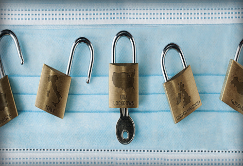 Zakaj države, ki uvajajo lockdown, imenujemo demokratične, tiste, ki državljanom prepuščajo svobodo, pa avtoritarne?