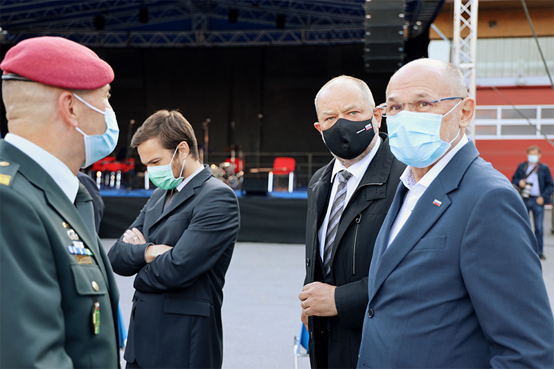 				Predsednik DS RS Alojz Kov&scaron;ca se je v Izobraževalnem centru za za&scaron;čito in re&scaron;evanje na Igu, 1. junija 2021, udeležil slovesne obeležitve 30. obletnice prve zaprisege slovenskih vojakov. Foto: M. Skledar)			