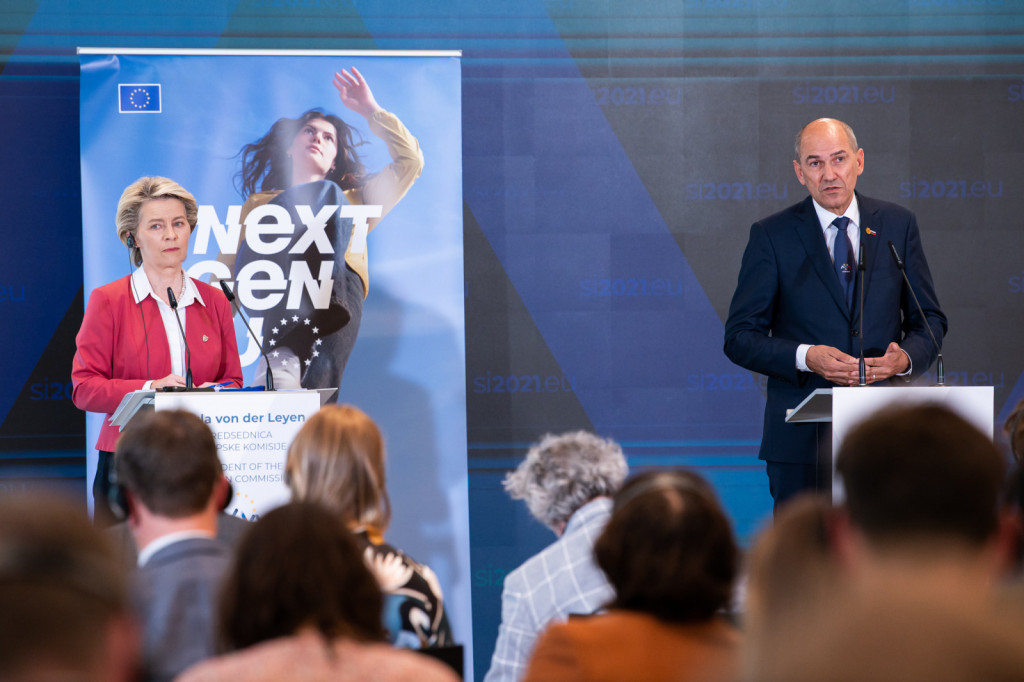 				Po delovnem kosilu celotne vlade in Evropske komisije sta na novinarski konferenci za slovenske in tuje medije spregovorila Janez Jan&scaron;a in Ursula vod der Leyen			