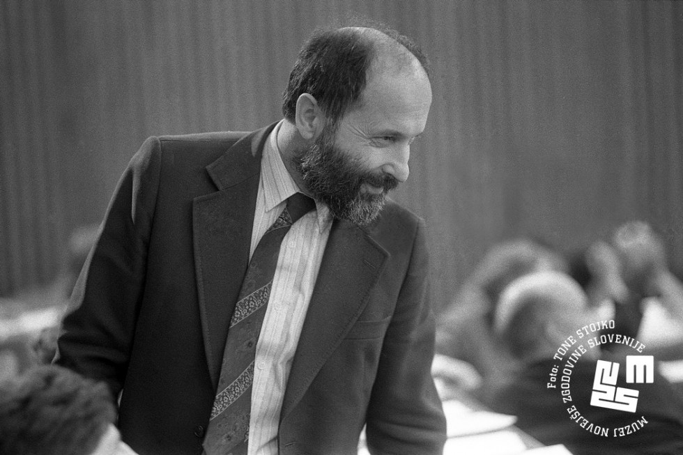 				Demosov poslanec Vitomir Gros je bil kritičen do opozicije | Avtor Tone Stojko, hrani: Muzej novej&scaron;e zgodovine Slovenije			