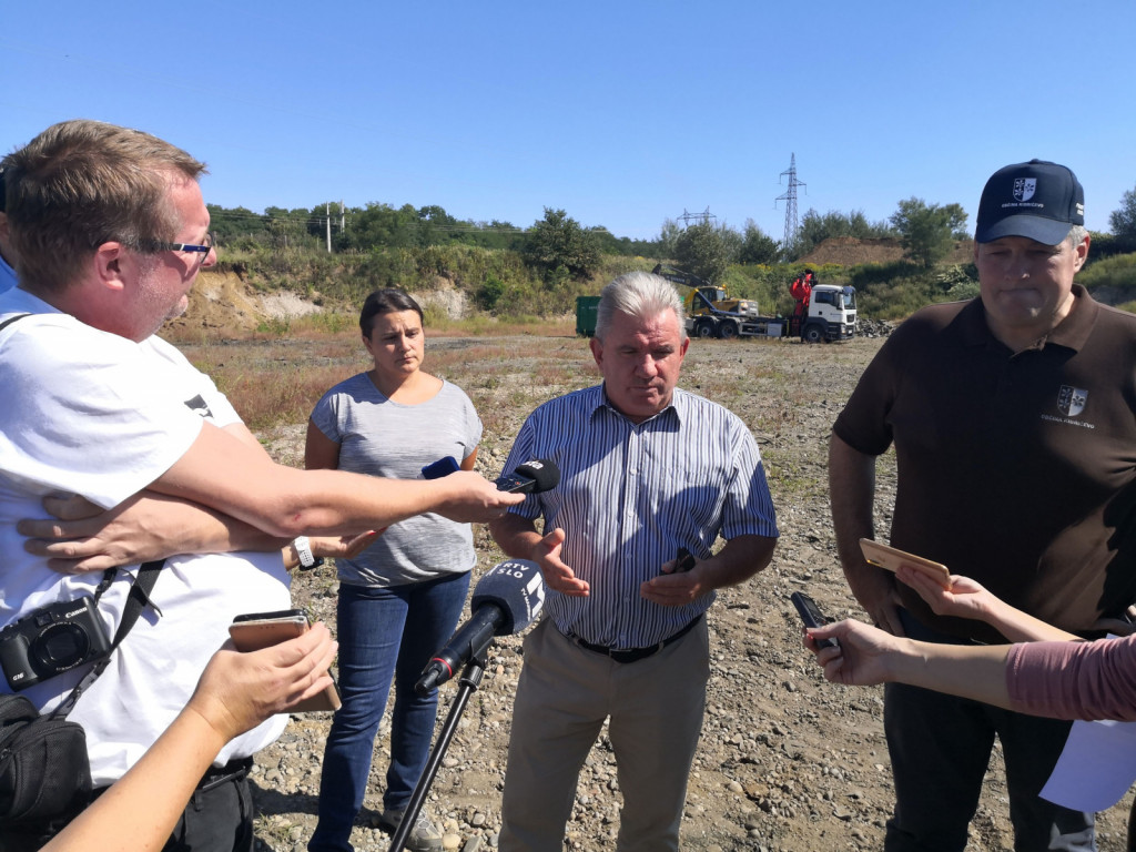 				Minister mag. Andrej Vizjak in župan Anton Leskovar na izjavi za medije | Avtor Jure Kos			