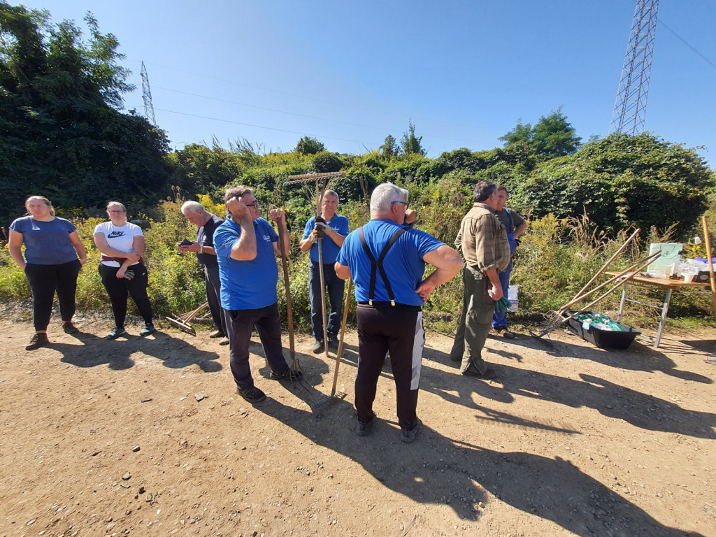				Prostovoljci, udeleženci čistilne akcije			