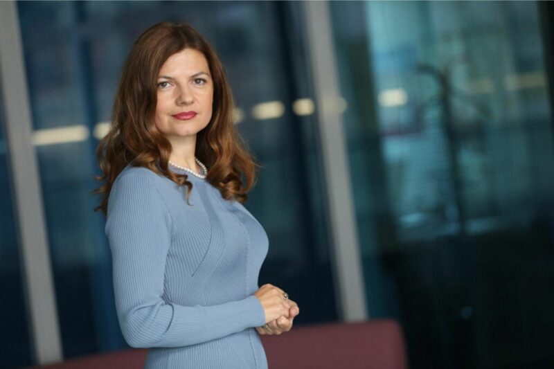 
				izvr&scaron;na direktorica Sonja &Scaron;muc			