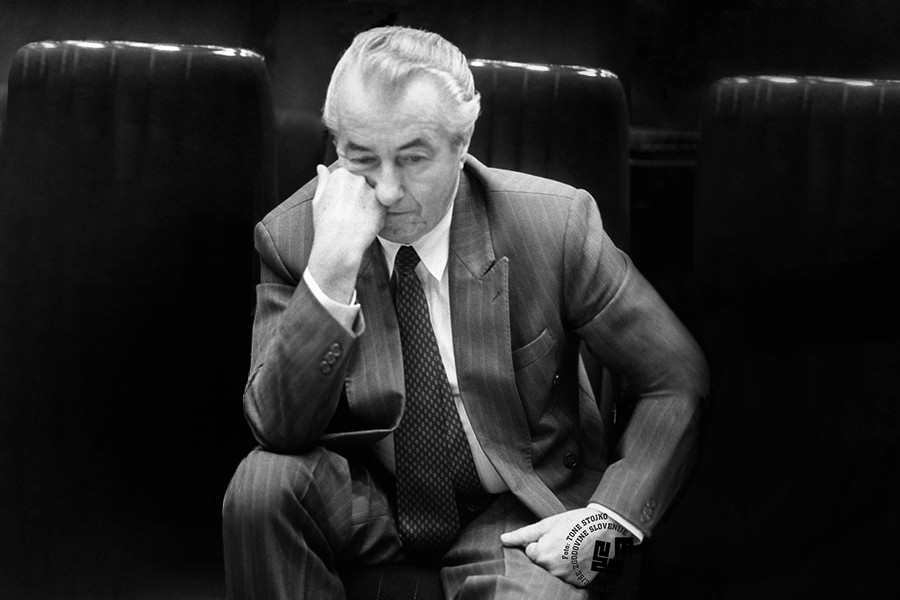 				Pred nadaljevanjem haa&scaron;ke mirovne konference v Beogradu konec tedna, je zvezni premier Marković presenetil z napovedjo rekonstrukcije kabineta.			