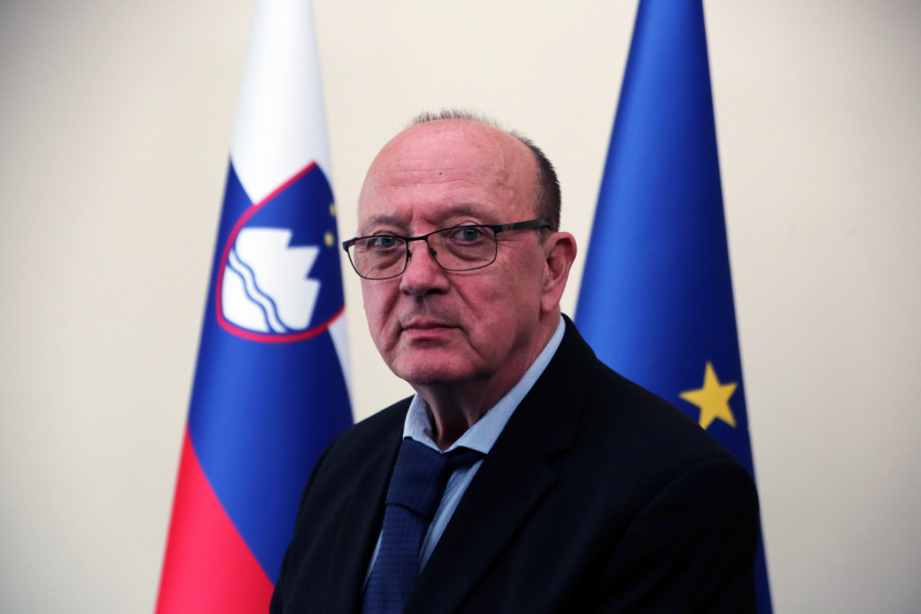 				Pi&scaron;e dr. Vinko Gorenak			