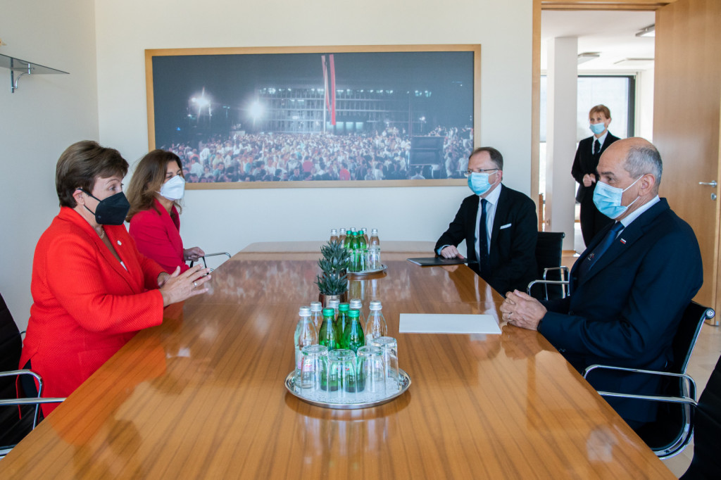 				Predsednik vlade Janez Jan&scaron;a na srečanju z izvr&scaron;no direktorico Mednarodnega denarnega sklada Kristalino Georgievo | Avtor KPV			