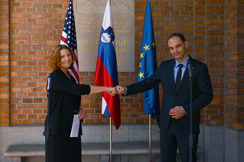 				Minister dr. Anže Logar in začasna odpravnica poslov veleposlani&scaron;tva ZDA Susan Falatko | Avtor Tamino Petelin&scaron;ek/STA			