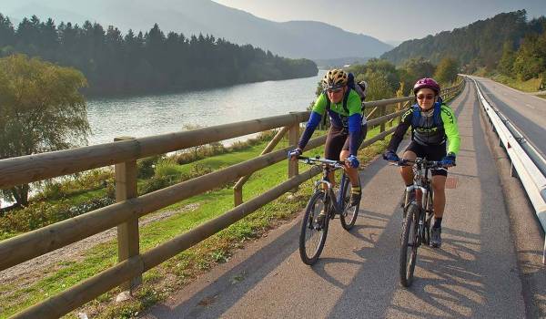 
				Kolesarske poti po Sloveniji			