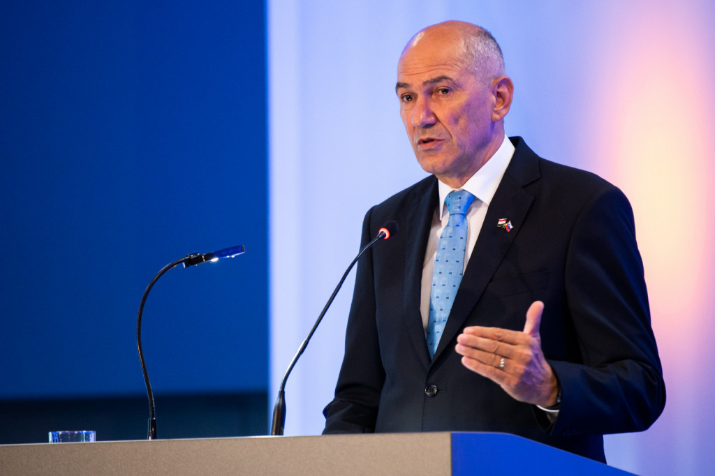 				Predsednik vlade Janez Jan&scaron;a je zbrane nagovoril na otvoritveni slovesnosti 53. Mednarodnega obrtnega sejma v Celju. | Avtor Kabinet predsednika vlade			