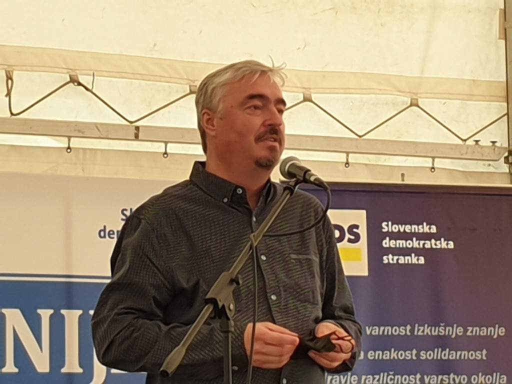 				Zbranim je spodbudne besede  namenil tudi EU poslanec dr. Milan Zver			