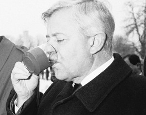 				Ko smo se borili za samostojno in neodvisno Sloveniji je on srebal čaj in razmi&scaron;ljal, kako vse to vodi v državi, ki ni njegova intimna opcija			