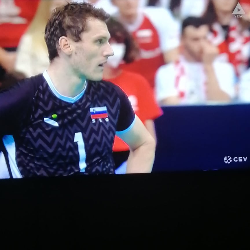 
				Tonček &Scaron;tern je odlično odprl odločilni peti niz. (Foto: Posnetek zaslona: Kanal A)			