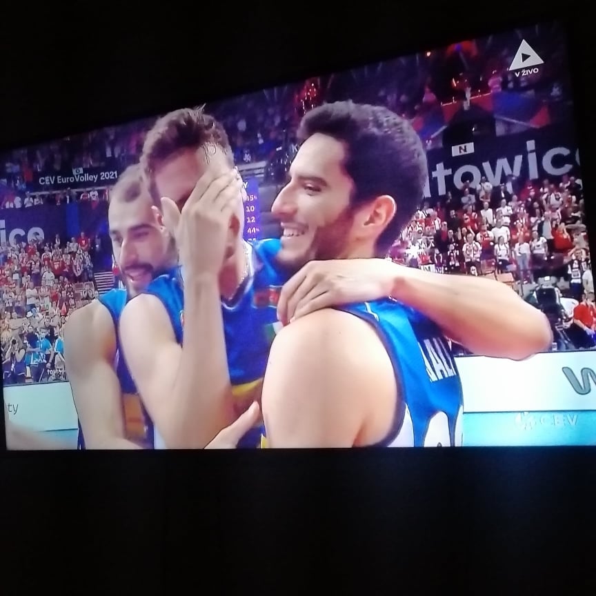 
				Veselje Italijanov. (Foto: Posnetek zaslona-Kanal A)			