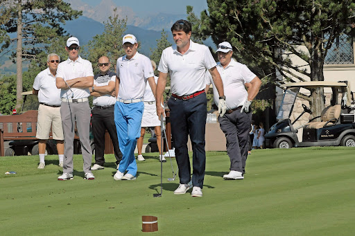 
				Dragan &Scaron;olak na svojem golf igri&scaron;ču na Bledu. (Foto: Posnetek zaslona-Gorenjski glas)			