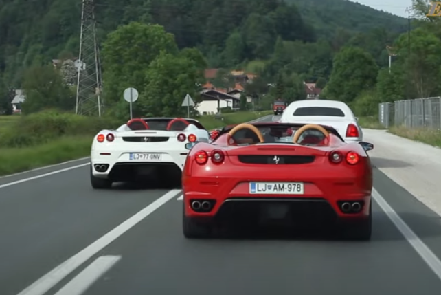 				Tako naj bi se družinski člani družine Beganović vozili s Ferarijem po Sloveniji. (Foto:Posnetek zaslona Youtube)			