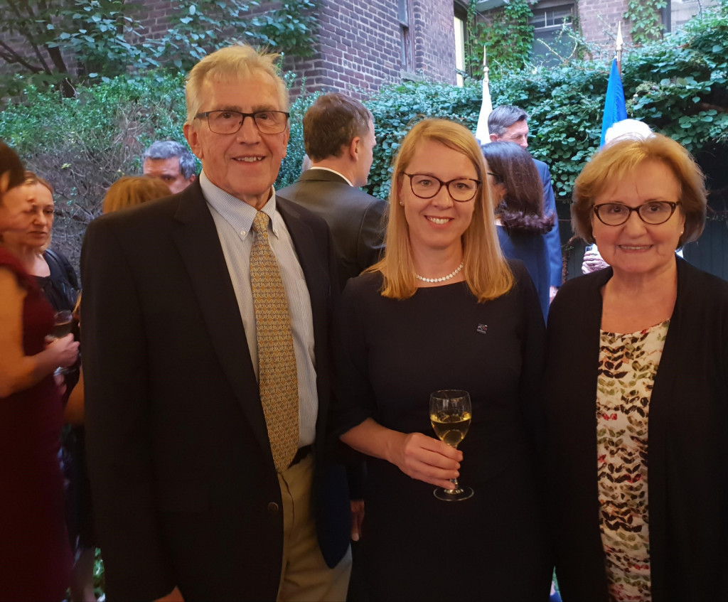 				V družbi newyor&scaron;kih rojakov Barbare in Ivana Kamine,  nekdanjega člana Sveta vlade RS za Slovence po svetu			