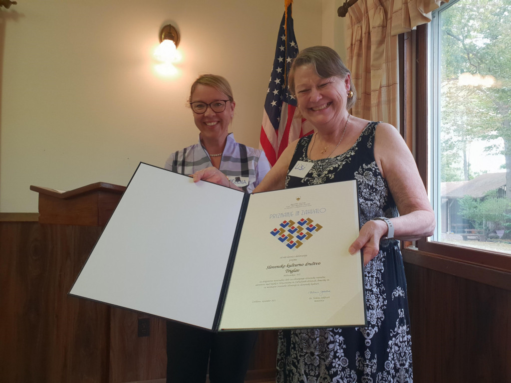 				Ministrica Jaklitscheva podelila priznanje Dru&scaron;tvu Triglav			