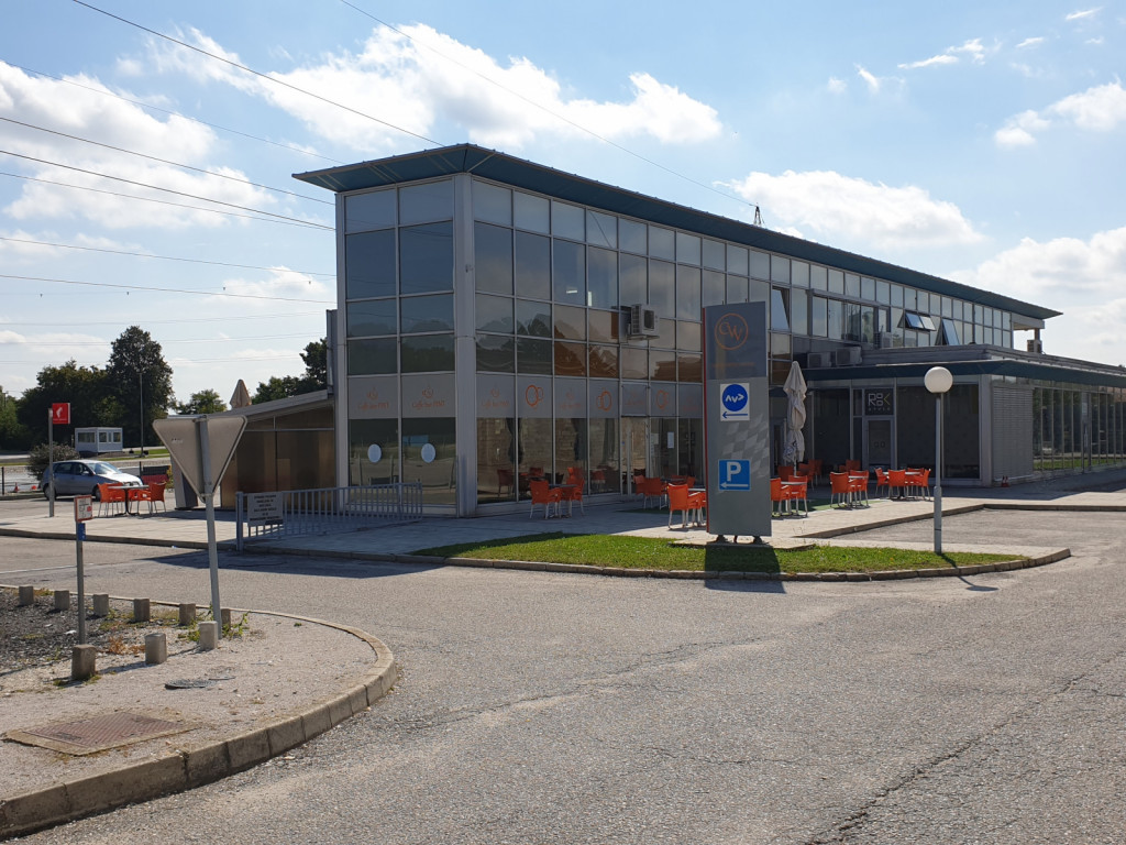 				Danes je nepremičnina v lasti Polonce Kočar oziroma firme CVV d.o.o., ki jo je ustanovil njen oče, nekdanji udbovec Jože Banfi			